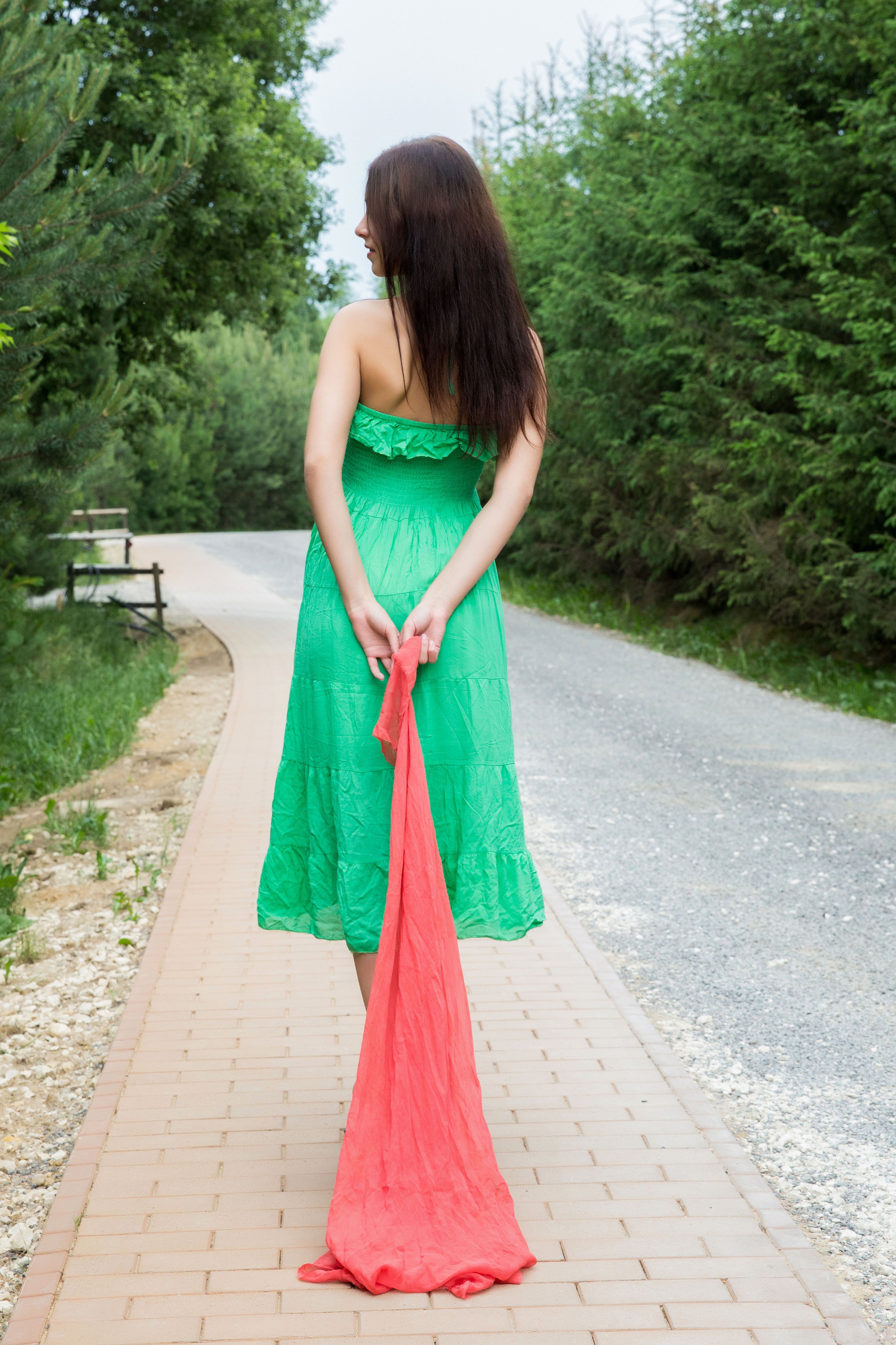 Gorgeous Shaved Brunette Evita Lima With Nice Feet Wearing Green Dress Tgp Gallery 315840