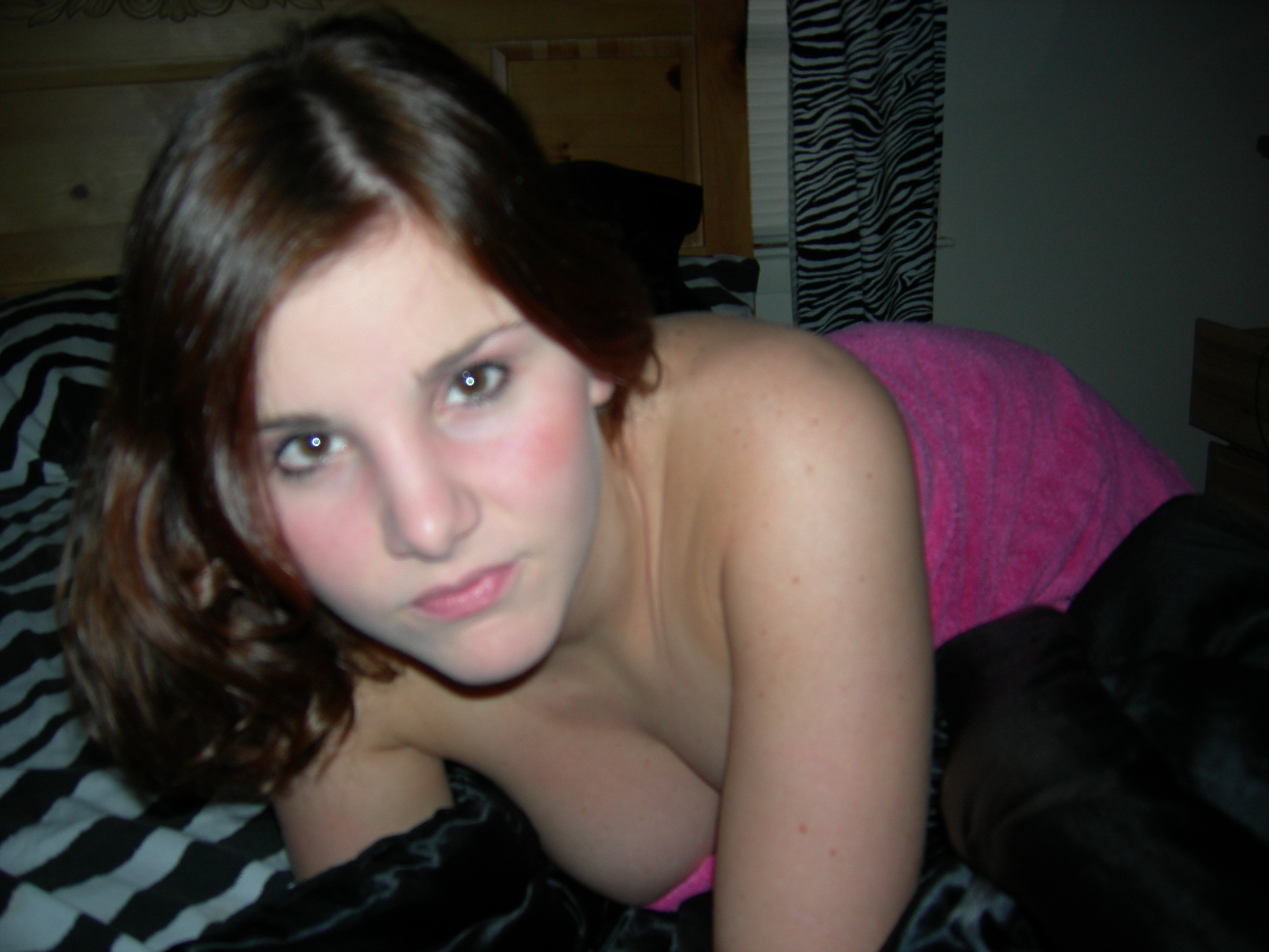 Cute Chubby Brunette - Amateur Shaved Teen Cute Chubby Brunette Girlfriend Robin Giving Blowjob -  Image Gallery #327355