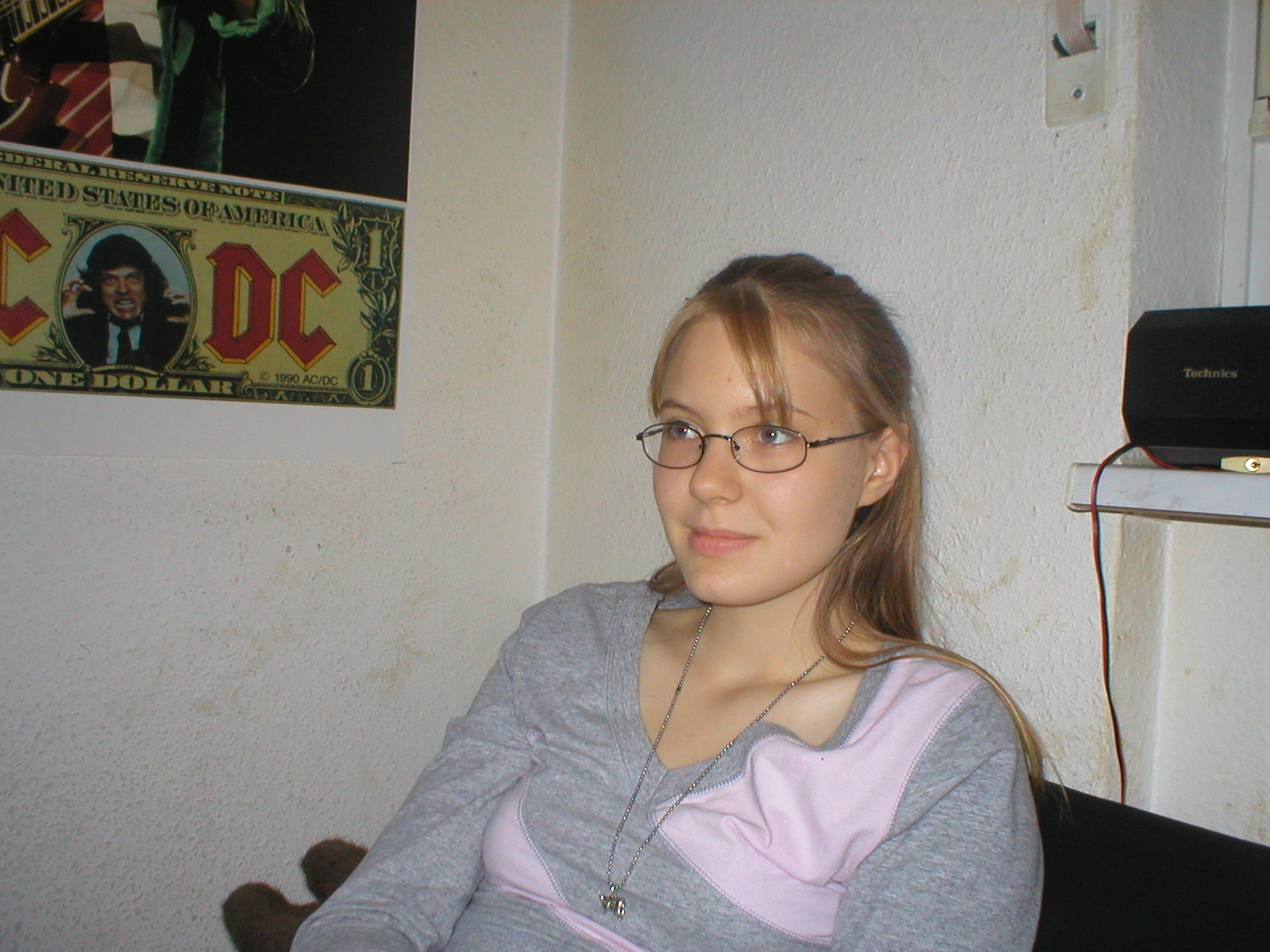 Amateur Skinny Girlfriend with Natural Toenails Giving Blowjob